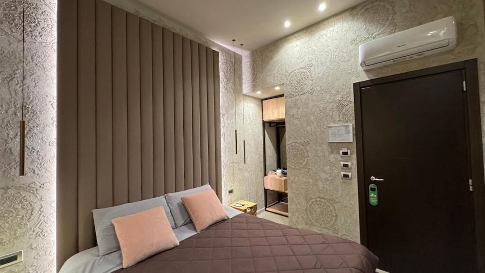 Tropicana Room — 4-Star Luxury Hotel in Caserta, Italy