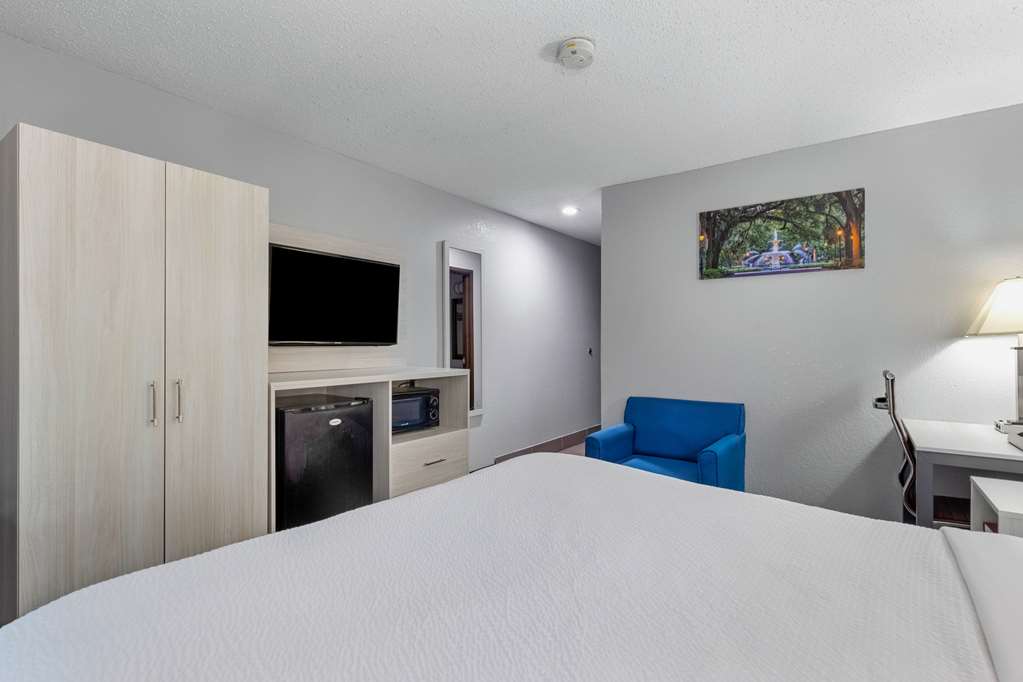 Days Inn by Wyndham Savannah Gateway I 95 - photo 7