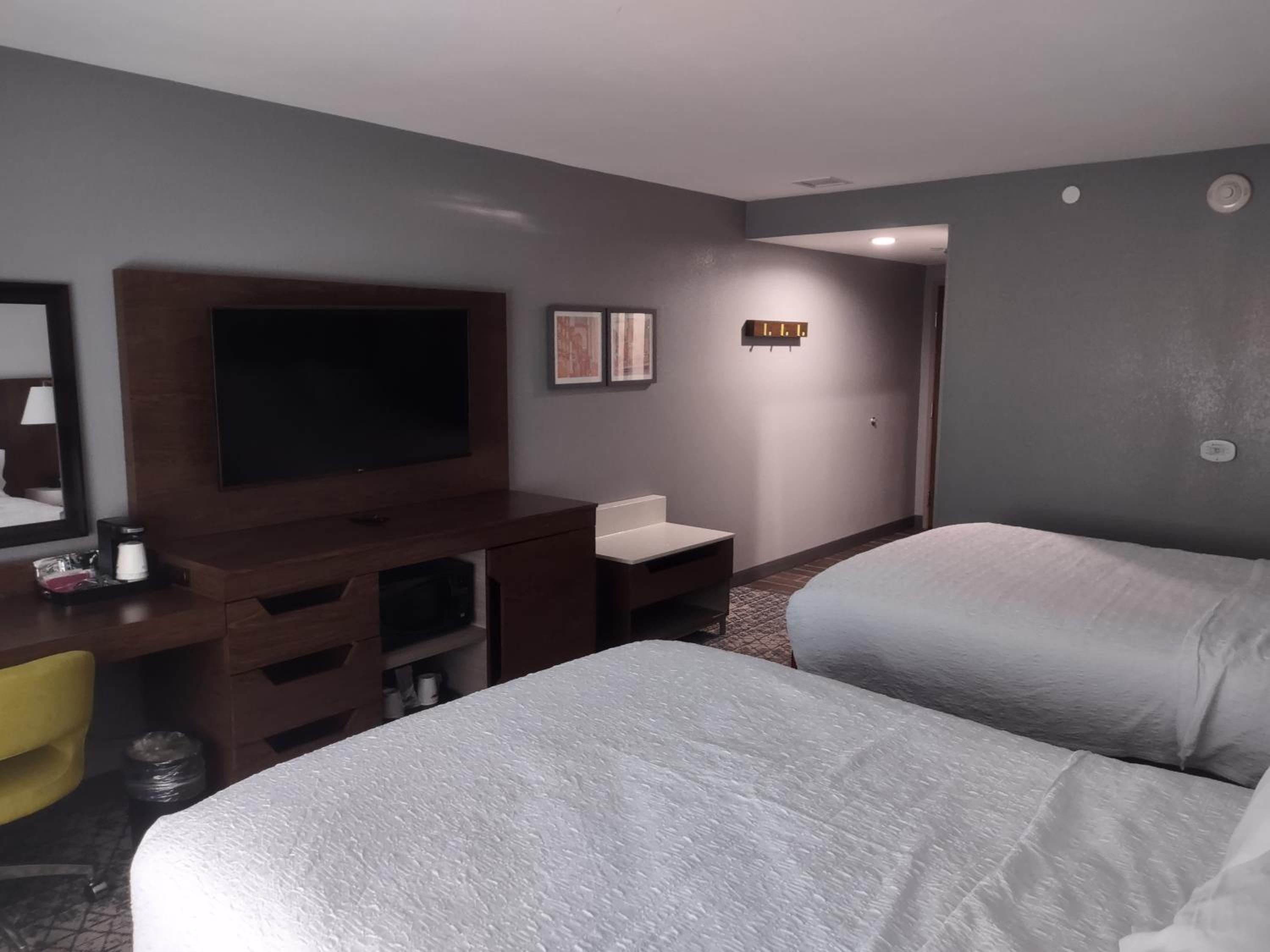 Hampton Inn & Suites Pittsburgh New Stanton - photo 8