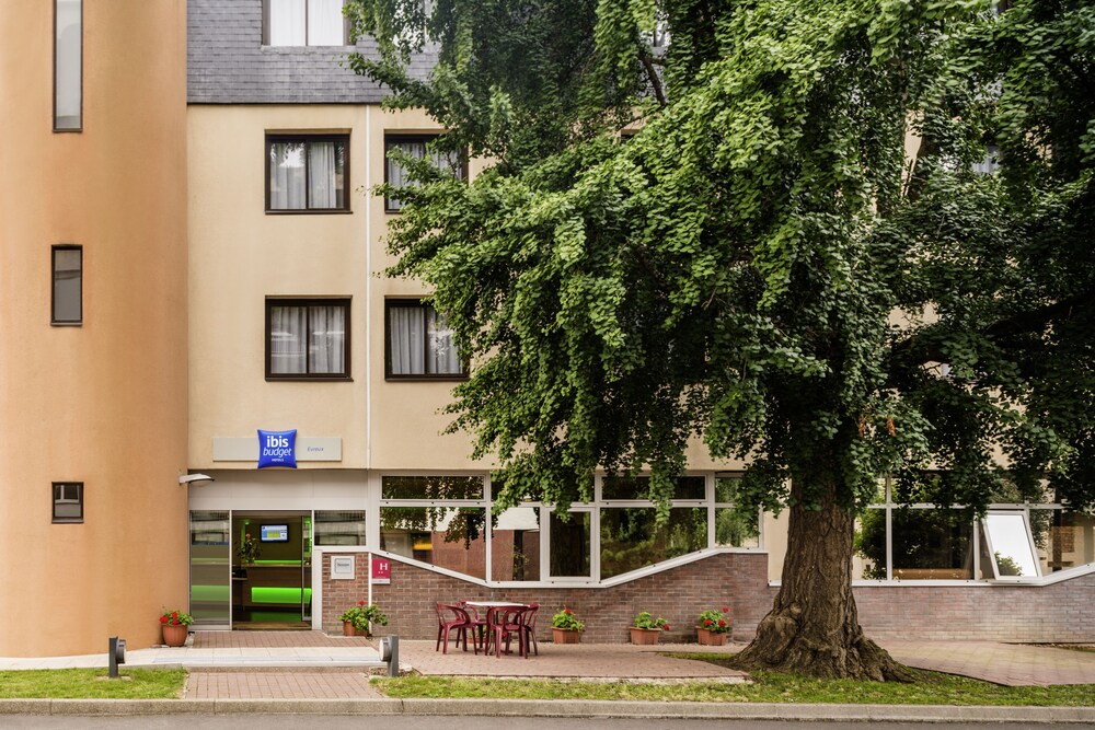 Greet Hotel Evreux Centre Route de Normandie by Accor - carbon neutral hotel in Evreux