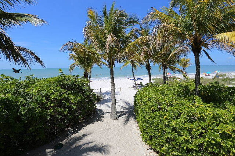 3610 Estero Blvd - featured photo