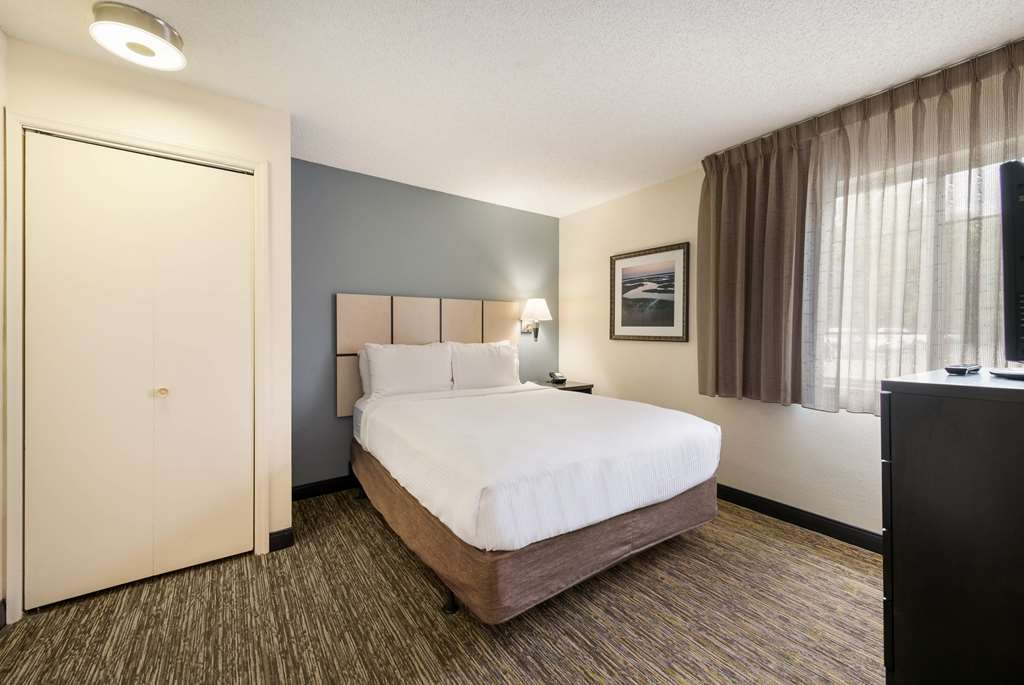 Sonesta Simply Suites Hampton - photo 10