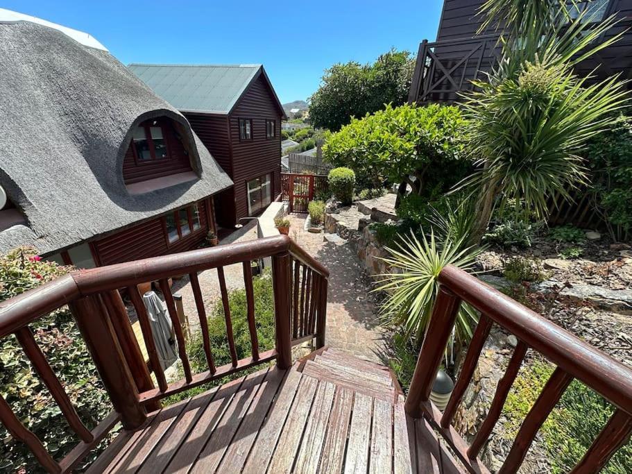 Stunning Glencairn home close to beach