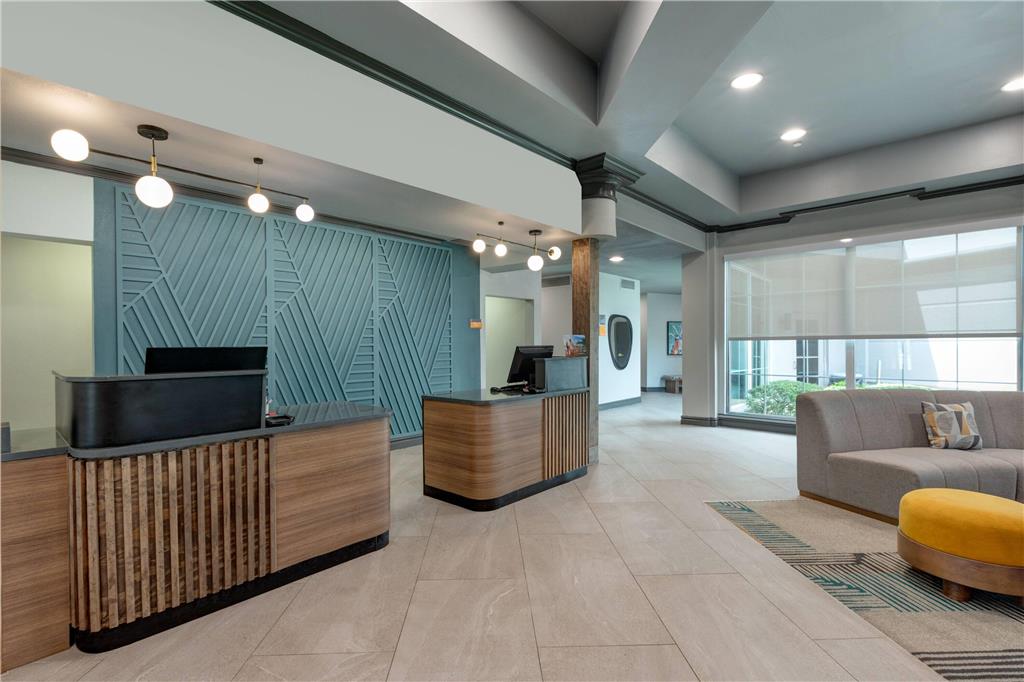 La Quinta Inn & Suites by Wyndham Sherman - photo 7