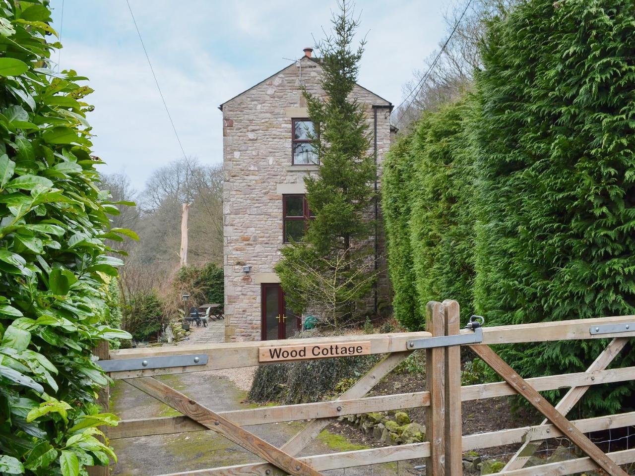 Wood Cottage — 4-Star Luxury Hotel in Whaley Bridge, United Kingdom