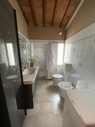 GuestHost Sant'Ambrogio Central Apt Your Florence Hideaway — 4-Star Luxury Hotel in Florence, Italy