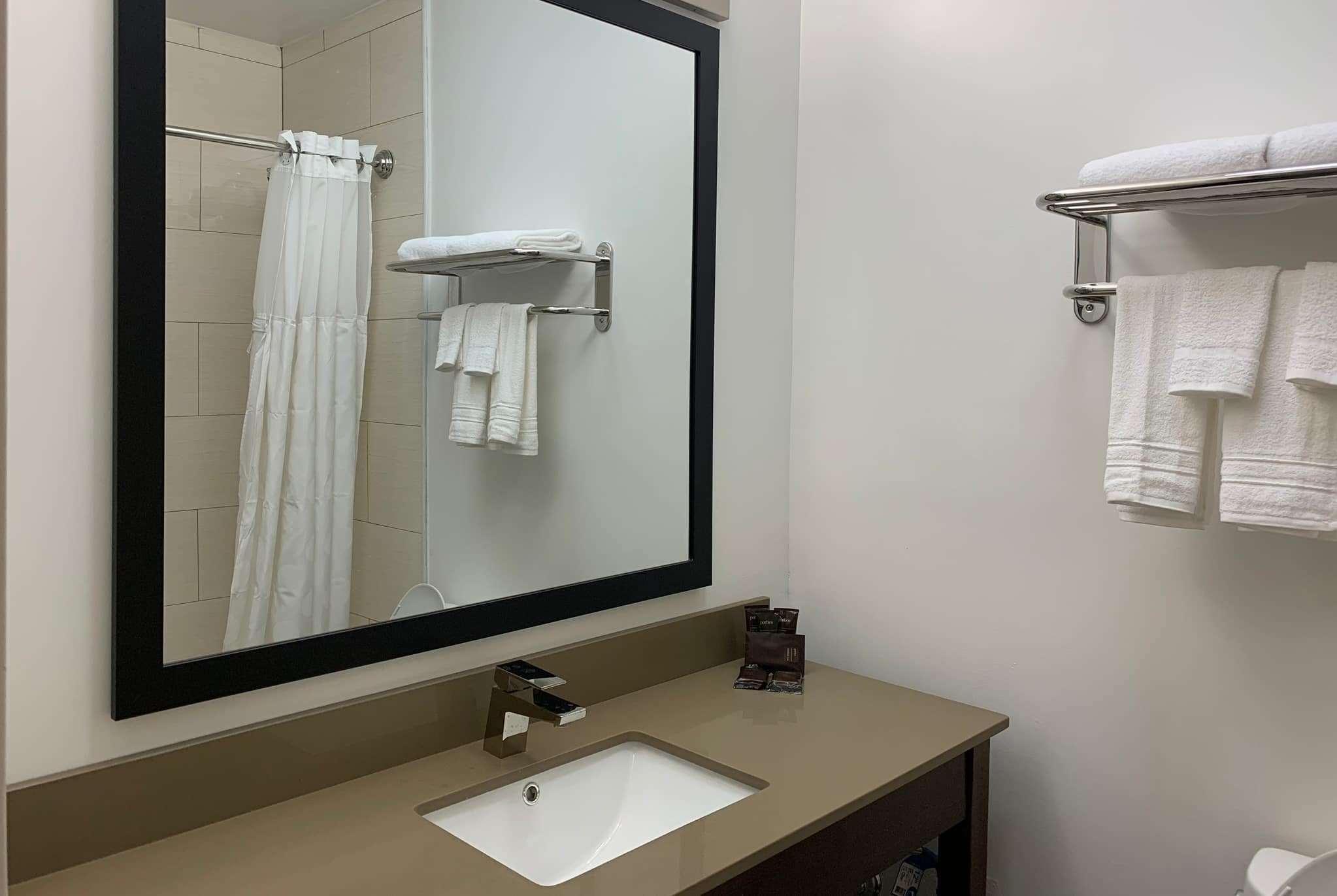 Wingate by Wyndham JFK Airport Far Rockaway - photo 13