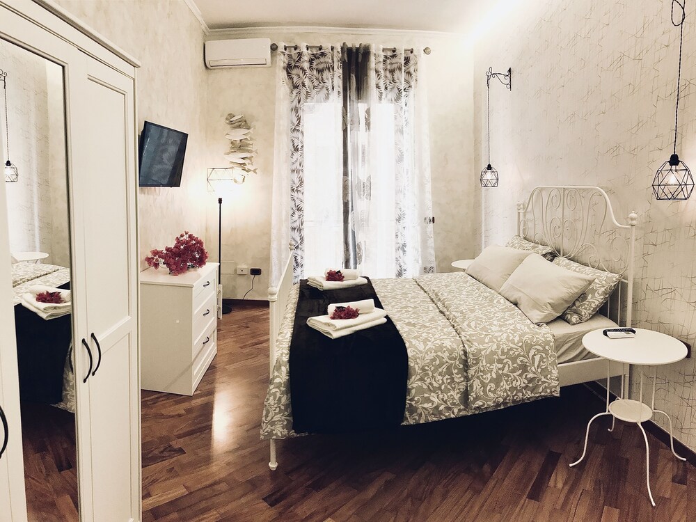 GuestHost Salerno Historic Center Lovely Flat — 4-Star Luxury Hotel in Salerno, Italy
