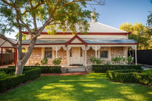 Basedow Haus — 4-Star Luxury Hotel in Tanunda, Australia