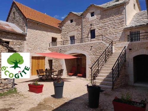 Ecogite de L'adonis - carbon neutral hotel in Unknown City