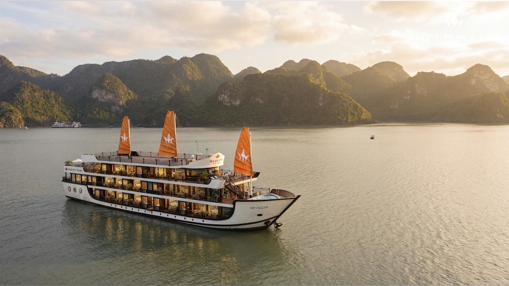 Majesty Luxury Prime Cruise by Premier Group — 5-Star Luxury Hotel in Ha Long, Vietnam