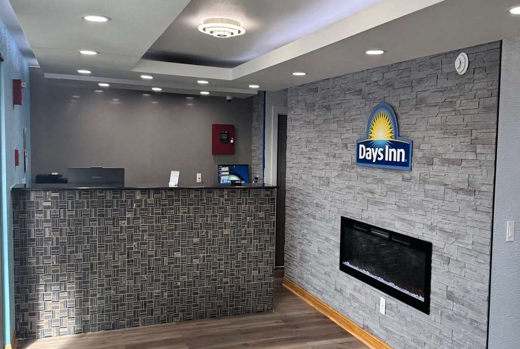 Days Inn by Wyndham Cloverdale Greencastle - photo 2