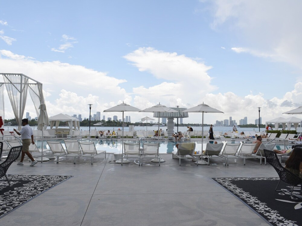 Suite 1100 West Av in a 5 Hotel Pool With DJ #401 - photo 50