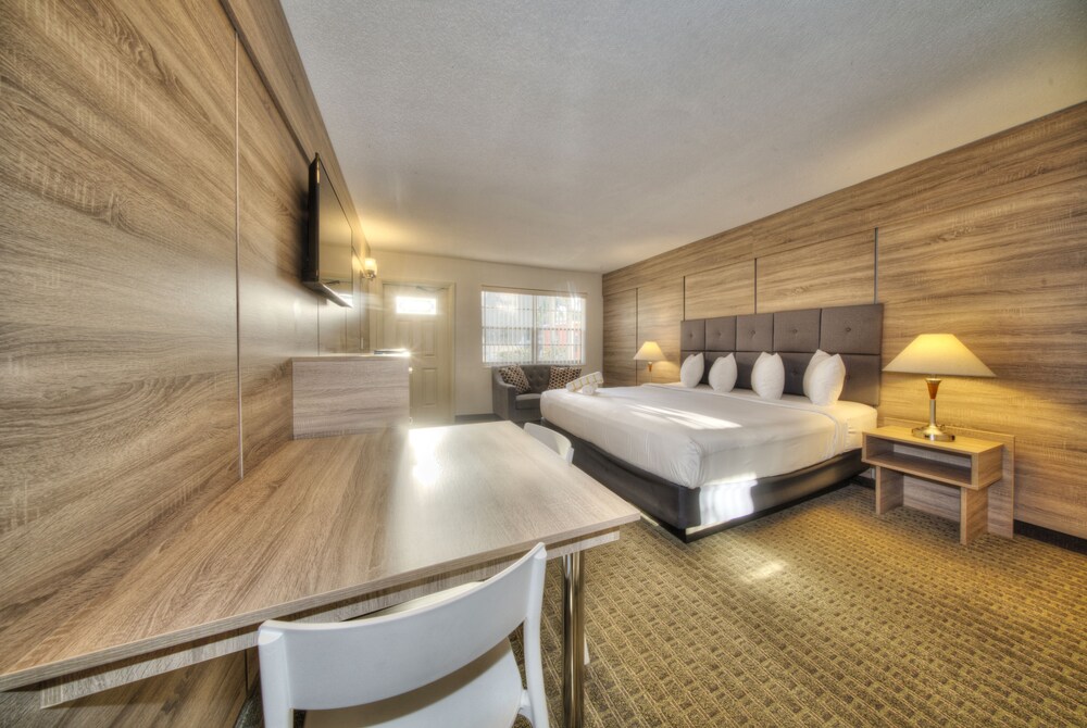 Club Lux Resort By the Beach - photo 44