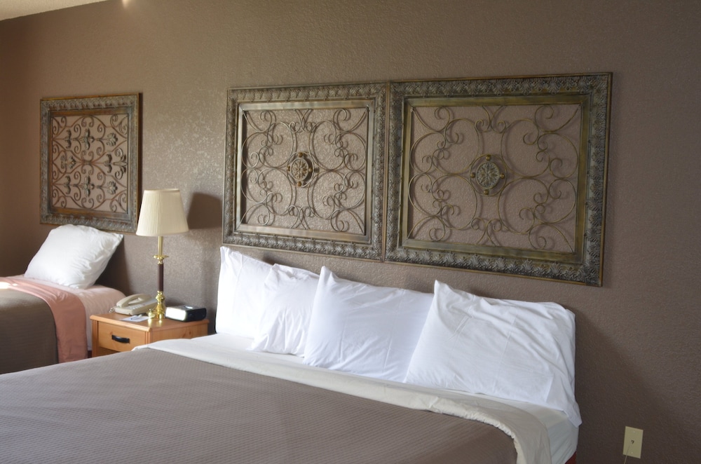 Boarders Inn & Suites by Cobblestone Hotels Fayette - photo 25