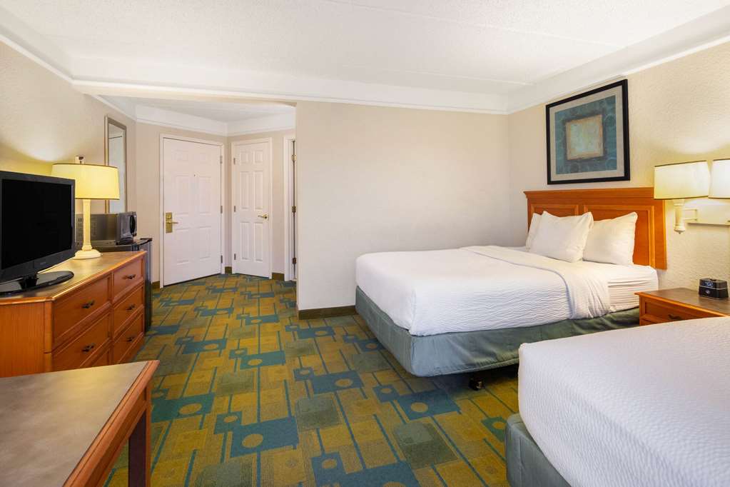 La Quinta Inn & Suites by Wyndham Ft. Lauderdale Plantation - photo 13