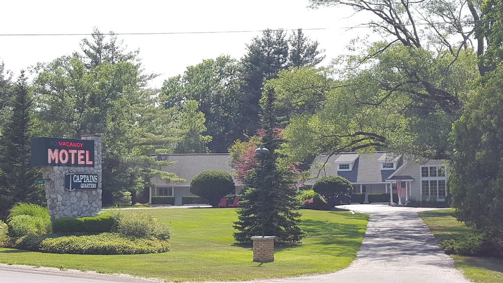 Captain's Quarters Motel - photo 50