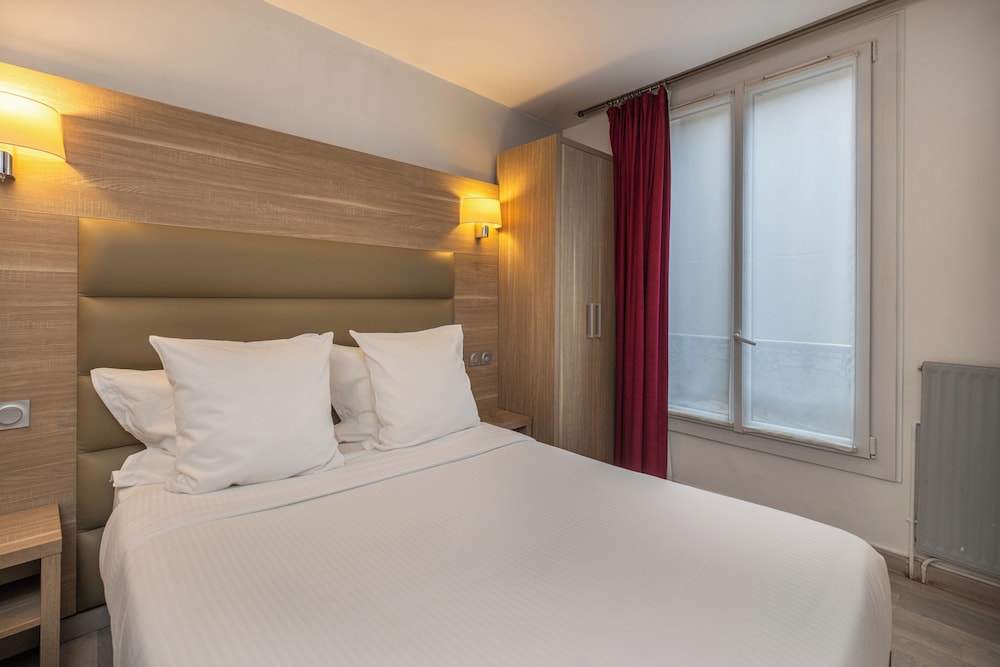 Hotel Luxor — Issy Les Moulineaux