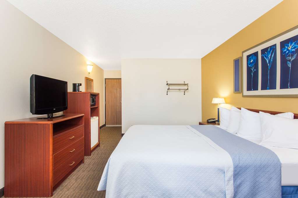 Days Inn by Wyndham Austin - photo 12