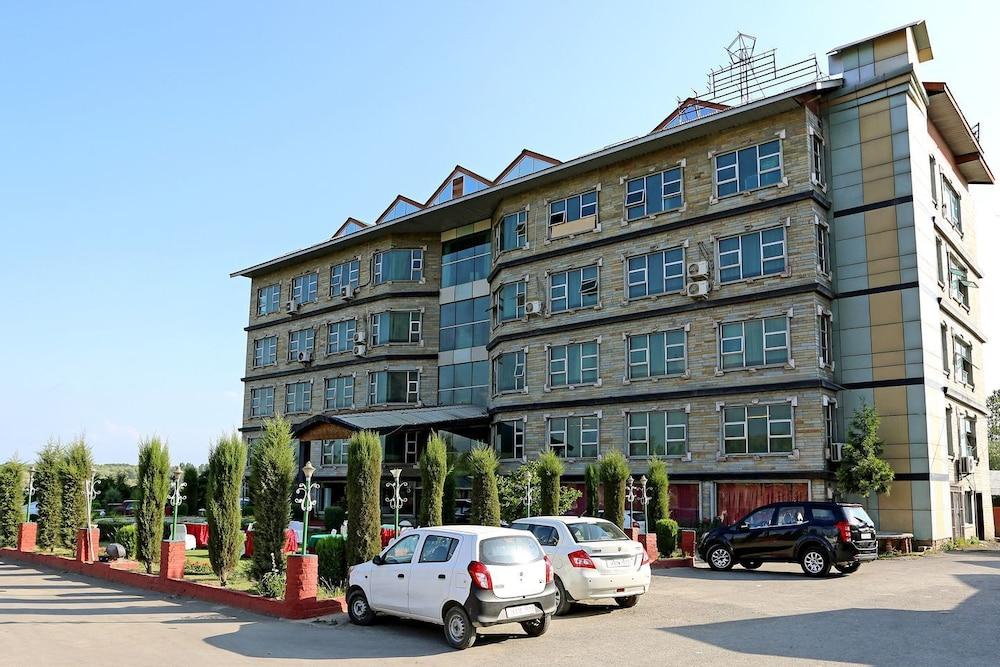 ADB Rooms Hotel Silver Star in Srinagar, India