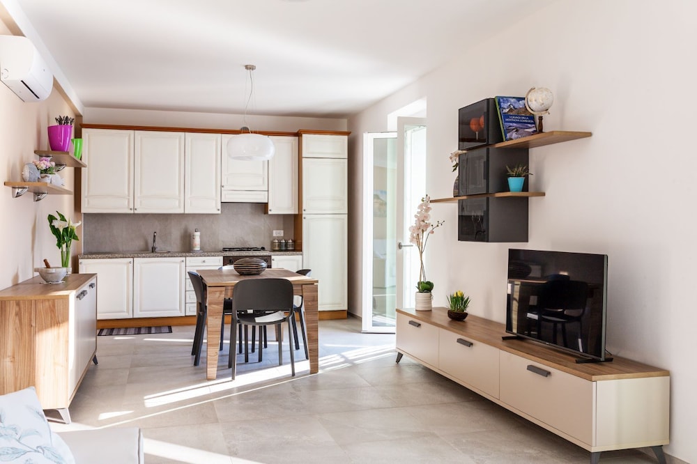 2 bed Apt With Stunning Lake Como Views & Terrace — 4-Star Luxury Hotel in Lezzeno, Italy