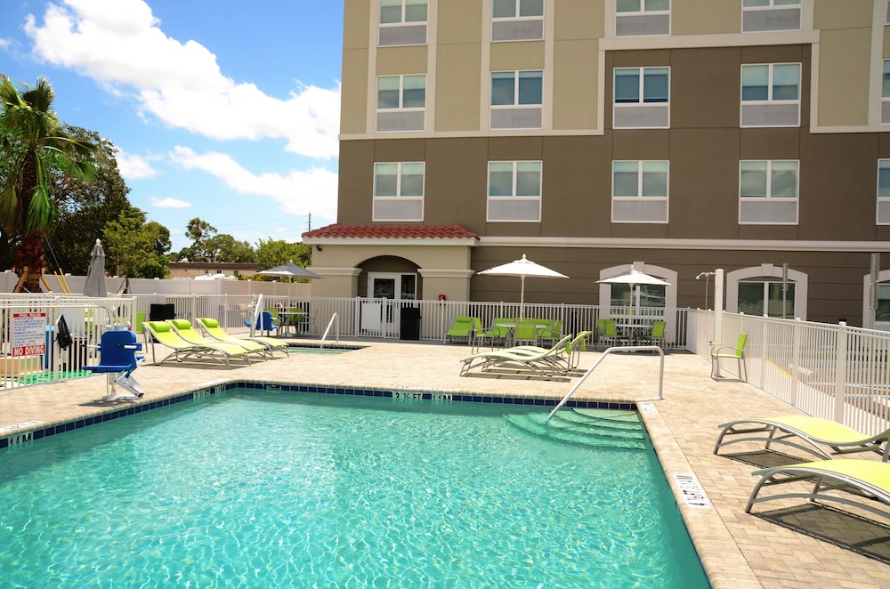 Holiday Inn Express & Suites St. Petersburg Madeira Beach by IHG - photo 37