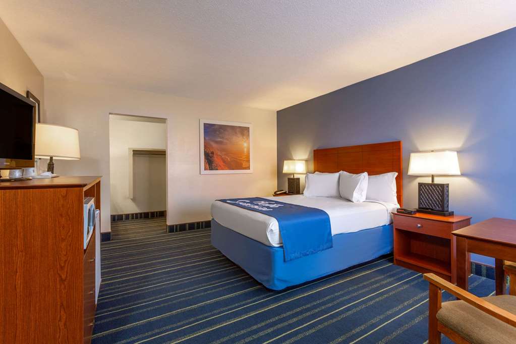 Days Inn by Wyndham Breezewood - photo 12