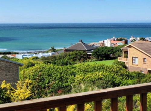 Surfed Out Jeffreys Bay — hotel in Kruisfontein