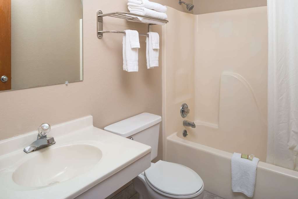 Super 8 by Wyndham Omaha NE - photo 6