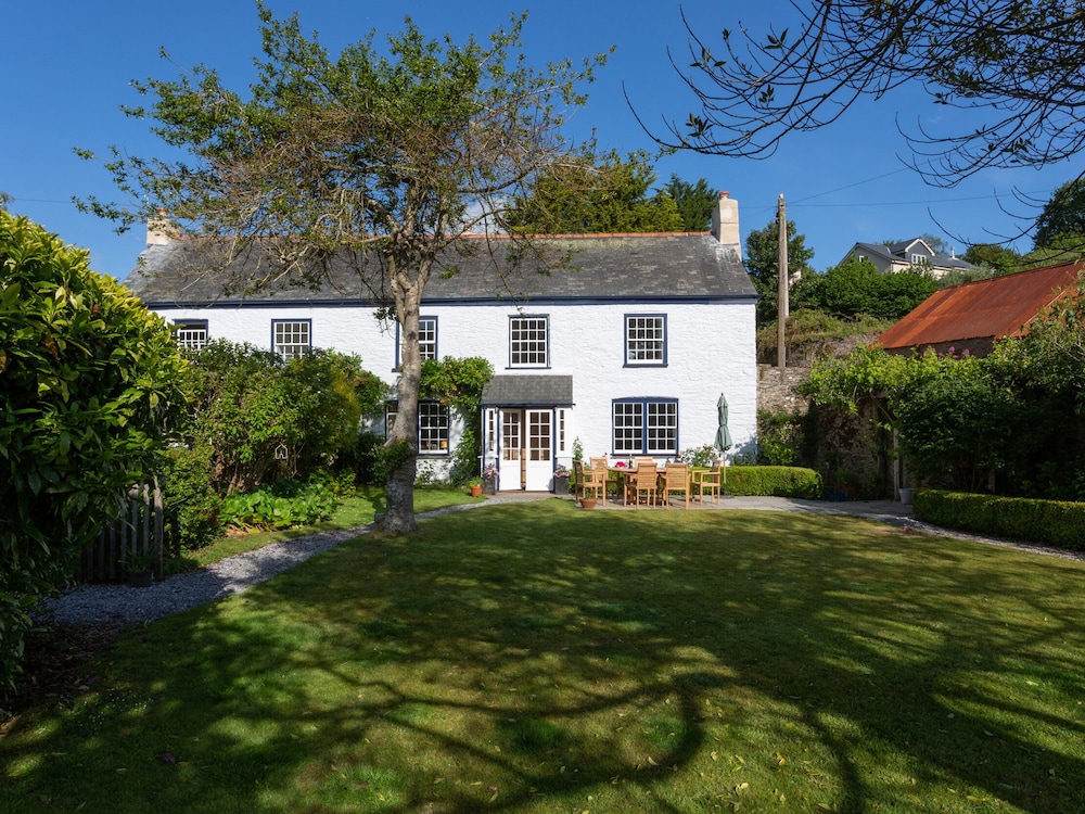 Court Prior Cottage — 5-Star Luxury Hotel in Totnes, United Kingdom