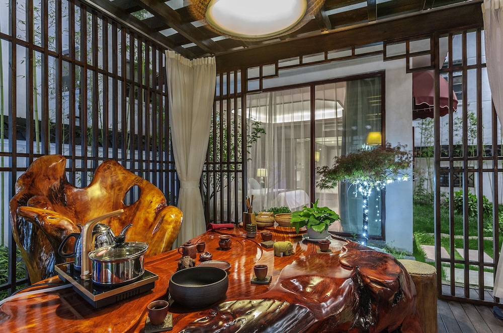 Hejing Chengshang Generations Hotel in Hejing, People's Republic of China