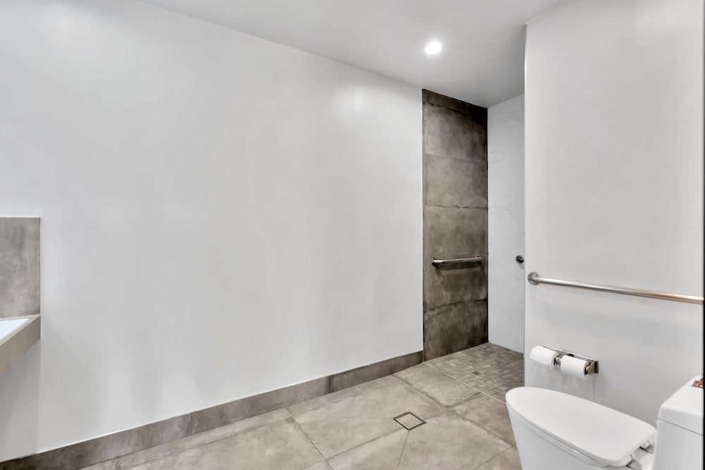 Exclusivo Inn & Suites - photo 22