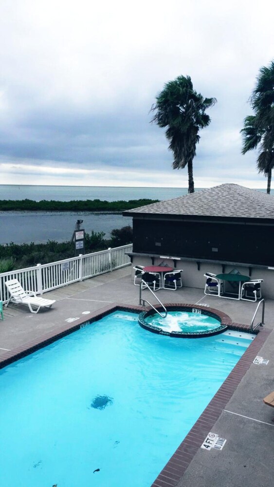 Blue Bay Inn & Suites - photo 48