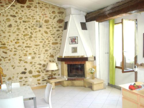 House With one Bedroom in Ille sur t t With Wonderful City View — 4-Star Luxury Hotel in Ille-Sur-Tet, France