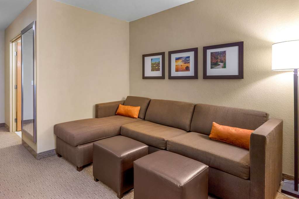 Comfort Suites Burlington - photo 14