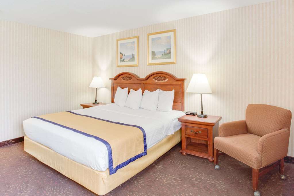Baymont by Wyndham Kalamazoo West - photo 8