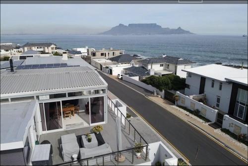 Ocean View Villa Iconic Table Mountain and Ocean Views — 4-Star Luxury Hotel in Cape Town, South Africa