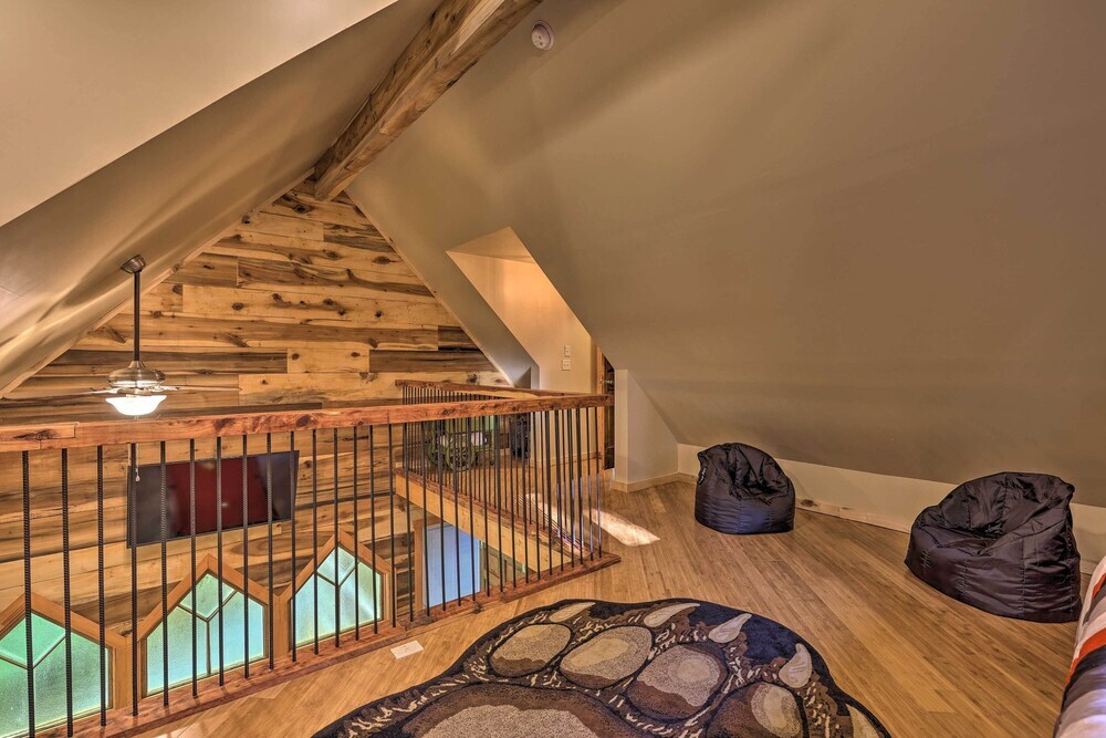 2 Mi to Beech Mtn Resort: Cabin w Deck & Grill - photo 14
