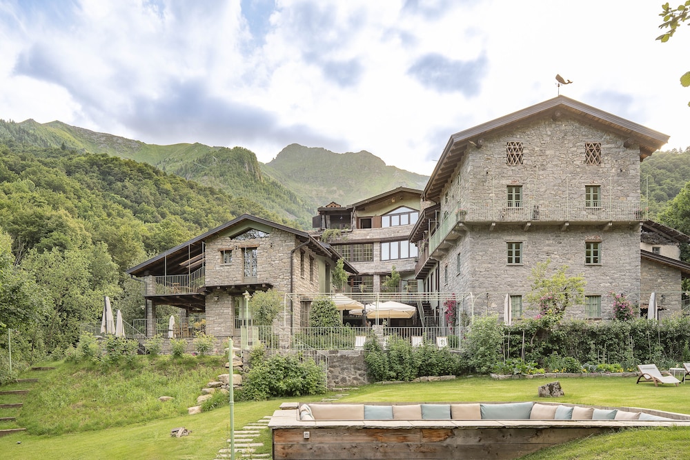 La Bursch — 4-Star Luxury Hotel in Campiglia Cervo, Italy