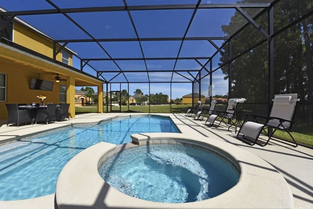 670 Watersong House 7 Bedroom by Florida Star — 4-Star Luxury Hotel in Davenport, United States
