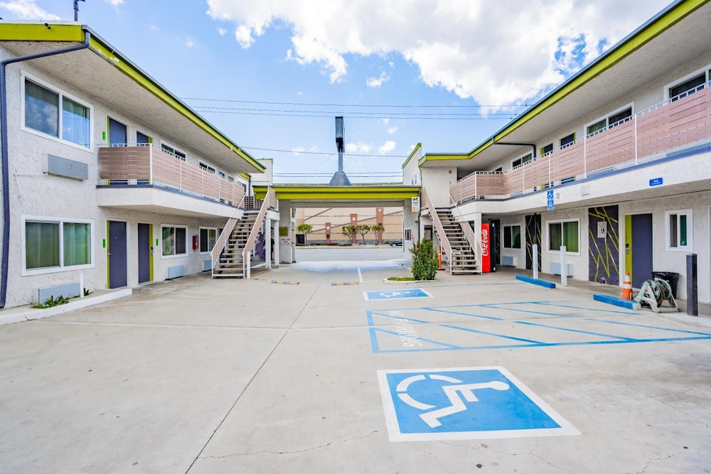 Exclusivo Inn & Suites - photo 27