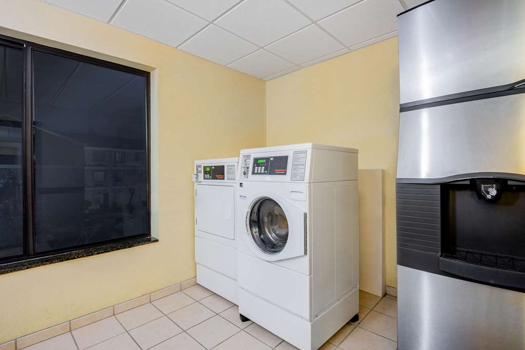 La Quinta Inn & Suites by Wyndham Mt. Laurel Philadelphia - photo 55