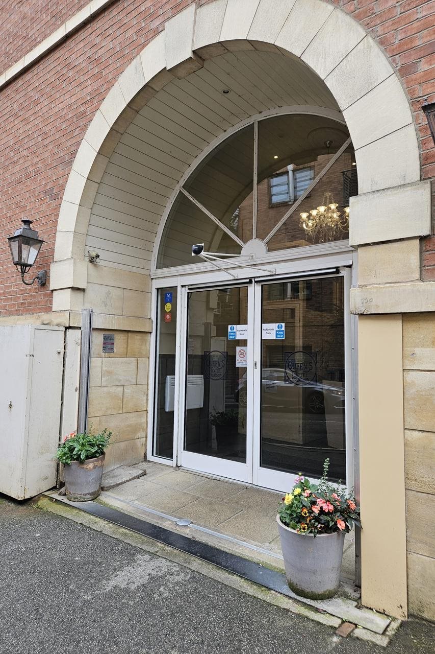 The Queens Hotel & Victoria Cloisters — hotel in York
