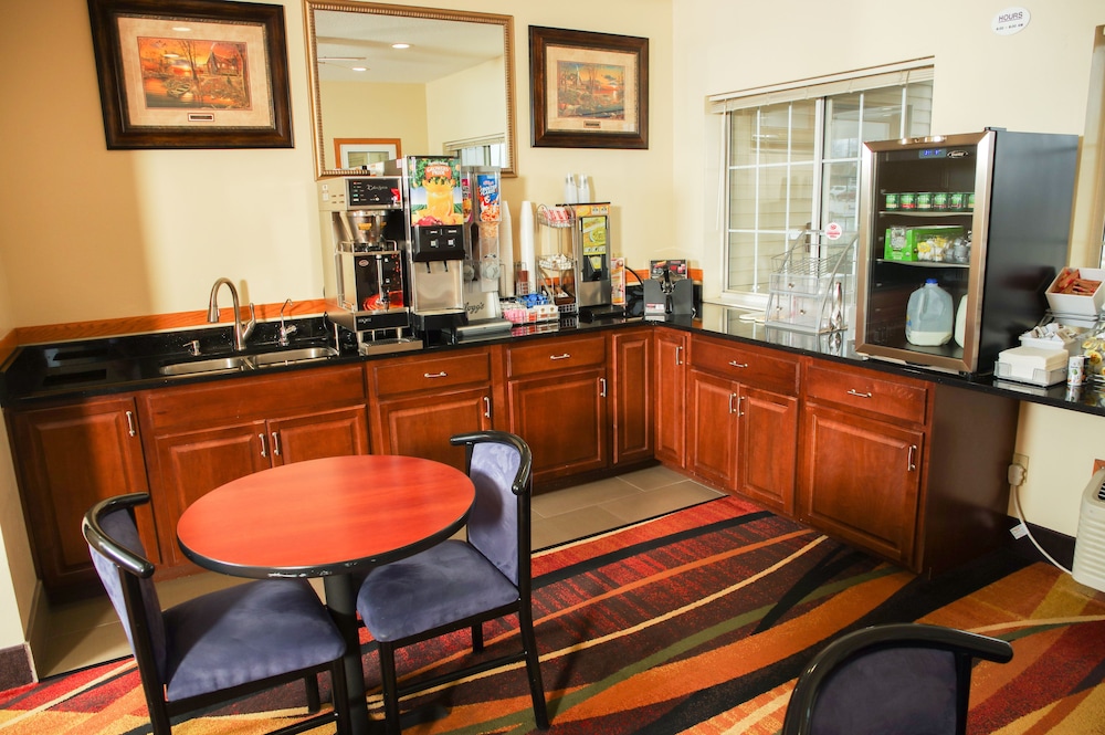 Dutch Inn and Suites - photo 23