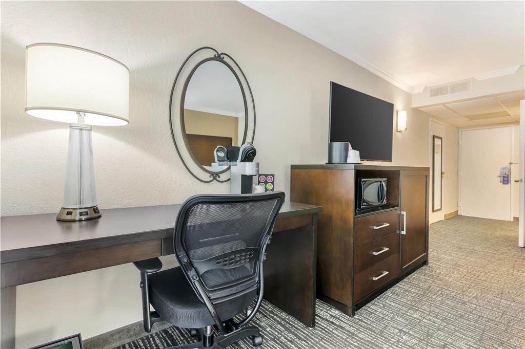 Best Western Plus Garden Court Inn - photo 19