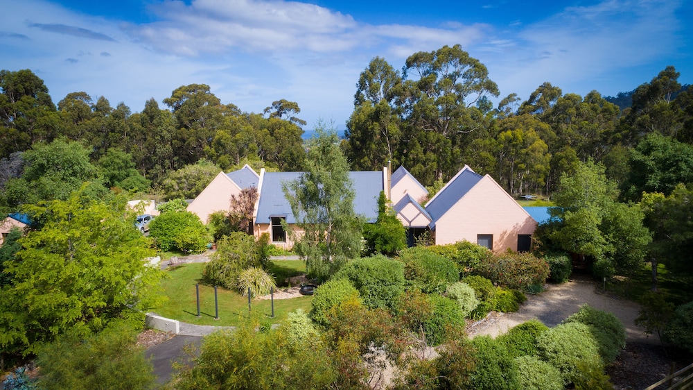 Parnella Kettering — 4-Star Luxury Hotel in Woodbridge, Australia