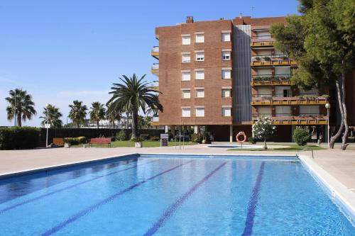 AT054 Els Pins primera línea de la playa reformado — 4-Star Luxury Hotel in Torredembarra, Spain