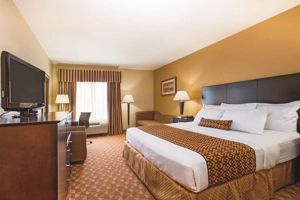 La Quinta Inn & Suites by Wyndham Lexington South Hamburg - photo 20