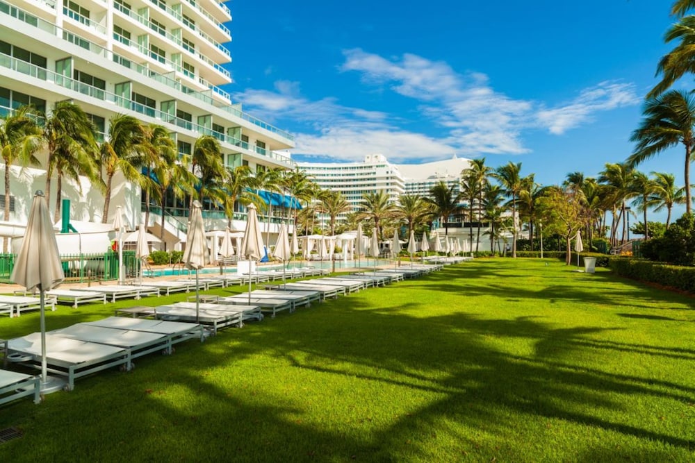 FontaineBleau Resort Ocean plus Bay View w Balcony - photo 11