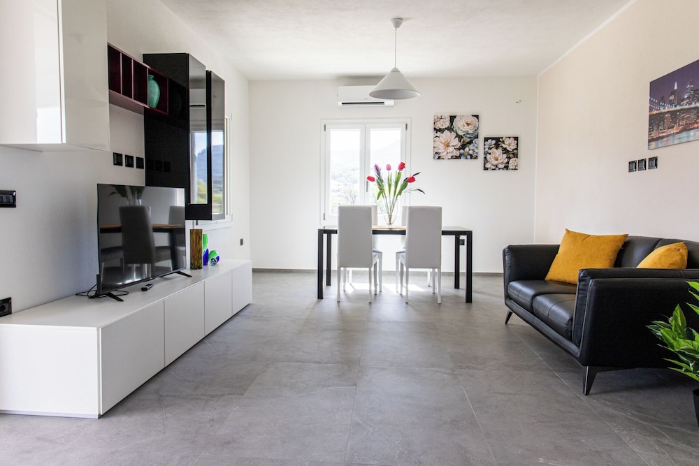 VivimiHome Monti House — 4-Star Luxury Hotel in Monti, Italy